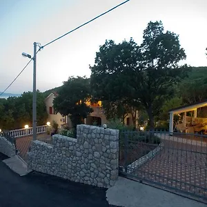 apartments-marinko.primorje-gorskikotar.com/